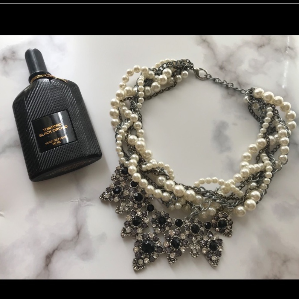 Beautiful Silver and Pearl Statement Nexklace